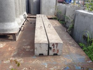 Stâlpi de gard armați din beton
